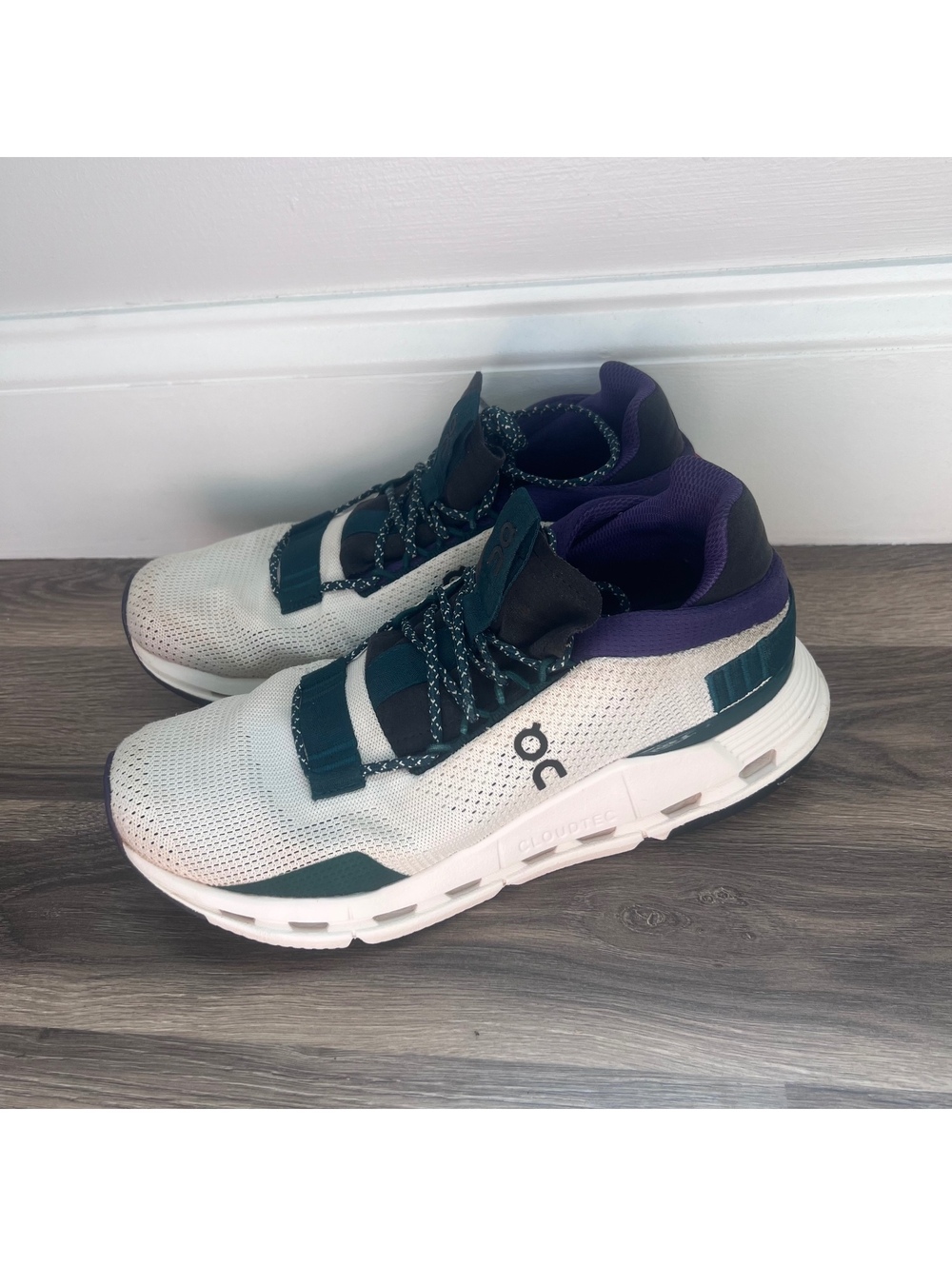 On Cloud Women's Size 7.5